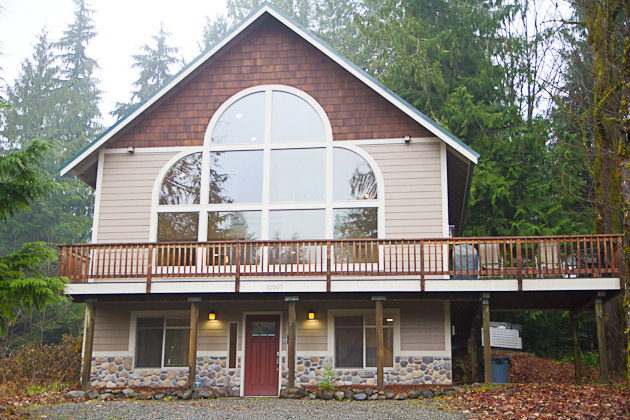 A chalet with a wraparound deck in the Mt. Baker area